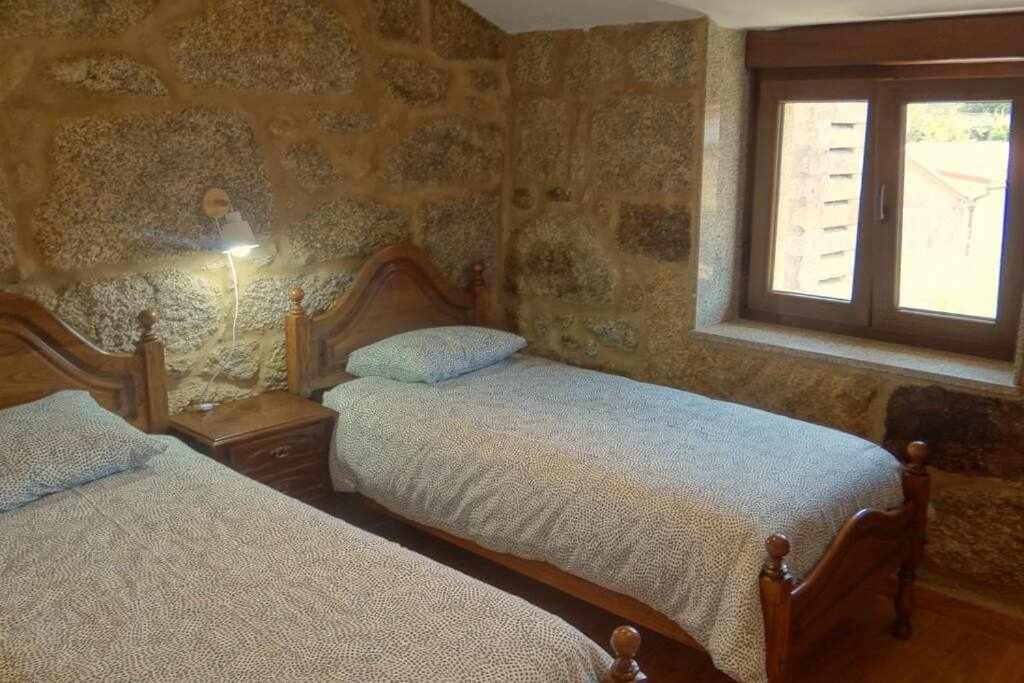 Postel nebo postele na pokoji v ubytování Cuberto Darriba Casa restaurada en Canedo