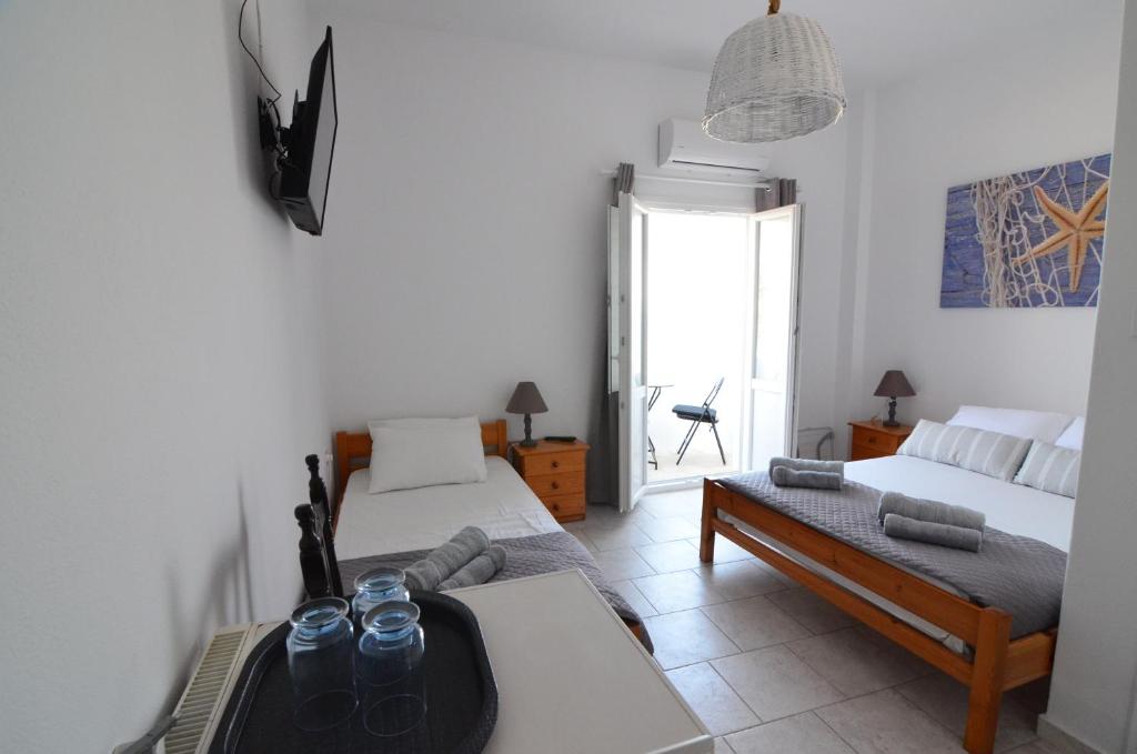Postel nebo postele na pokoji v ubytování Eirini's Rooms