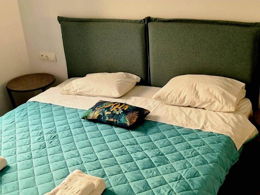 Ein Bett oder Betten in einem Zimmer der Unterkunft Rhodes Comfort Luxury Apartment