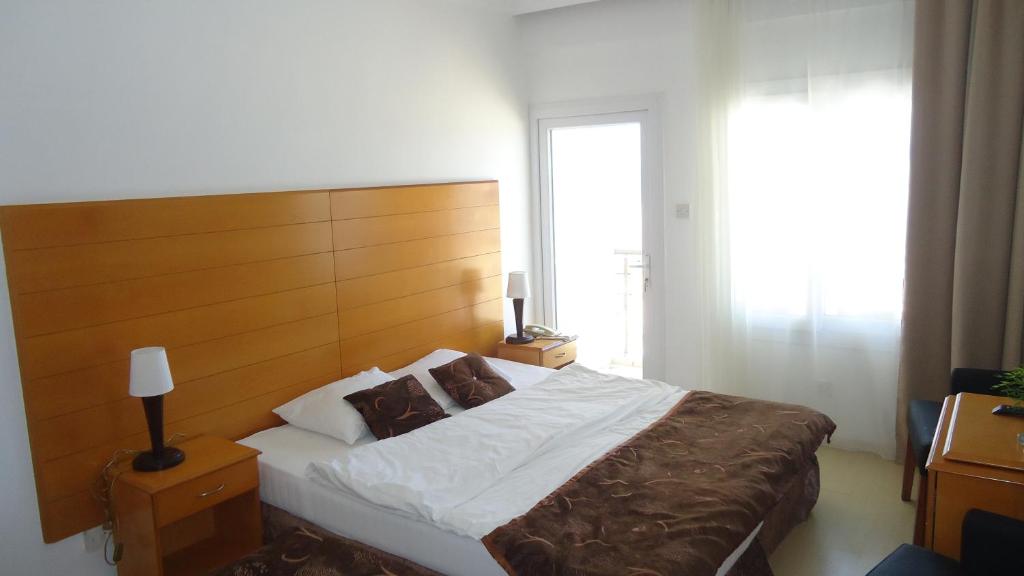 Postel nebo postele na pokoji v ubytování Ada Beach Hotel