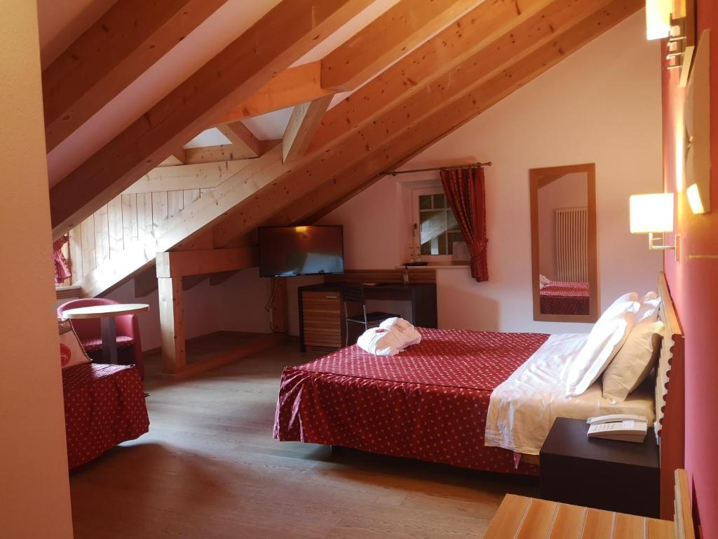 Postel nebo postele na pokoji v ubytování Albergo Cavallino Bianco