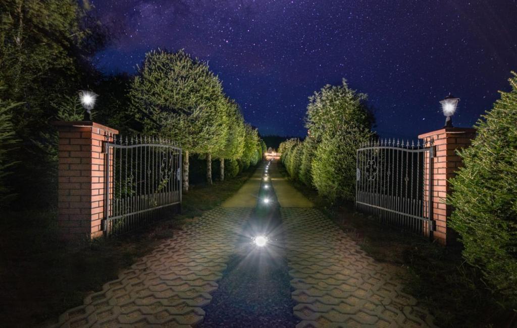 Fotografia z galérie ubytovania Dom na wzgórzu z widokiem na jezioro z balią i sauną v destinácii Lipnica