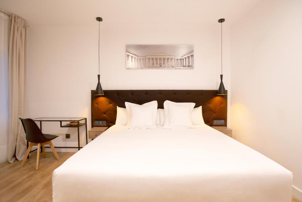 Postel nebo postele na pokoji v ubytování Woohoo Rooms Fuencarral