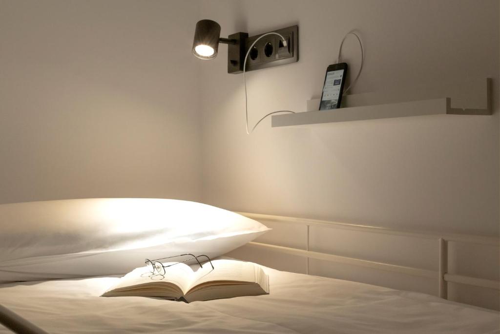 Postel nebo postele na pokoji v ubytování Woohoo Rooms Fuencarral