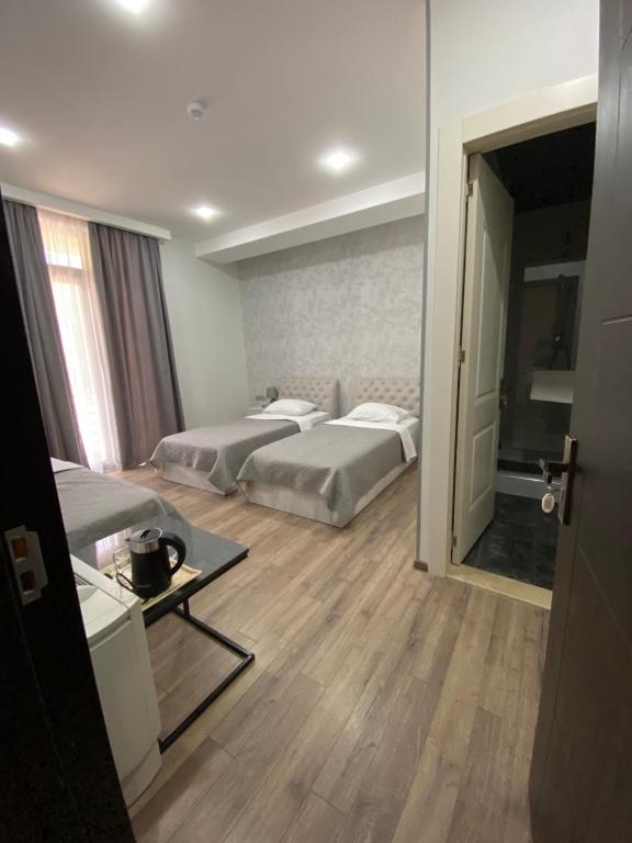 Postel nebo postele na pokoji v ubytování Hotel Rustaveli