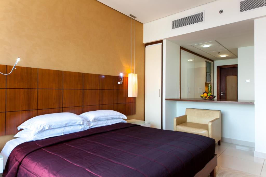 Ένα ή περισσότερα κρεβάτια σε δωμάτιο στο Fraser Suites Doha
