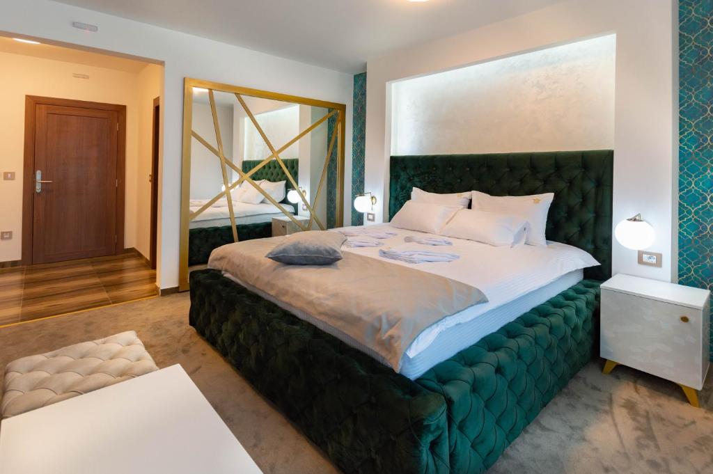 Postel nebo postele na pokoji v ubytování Hotel IDEAL Deluxe