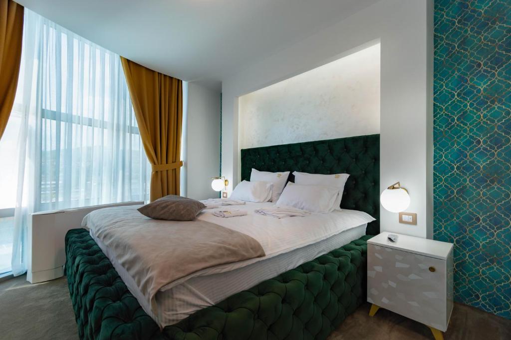 Postel nebo postele na pokoji v ubytování Hotel IDEAL Deluxe