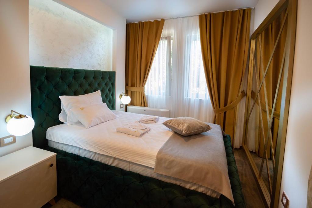Postel nebo postele na pokoji v ubytování Hotel IDEAL Deluxe