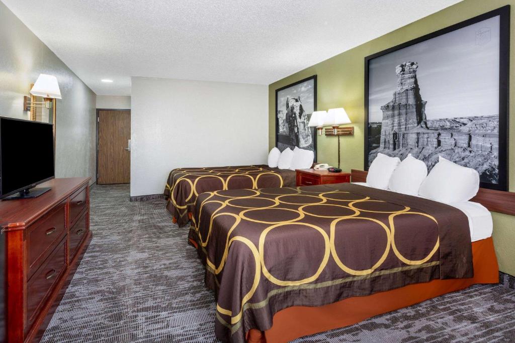 Postel nebo postele na pokoji v ubytování Super 8 by Wyndham Amarillo Central TX