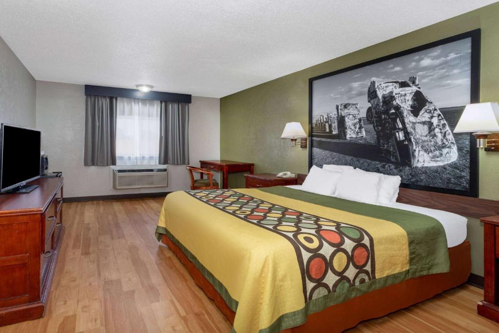 Postel nebo postele na pokoji v ubytování Super 8 by Wyndham Amarillo Central TX
