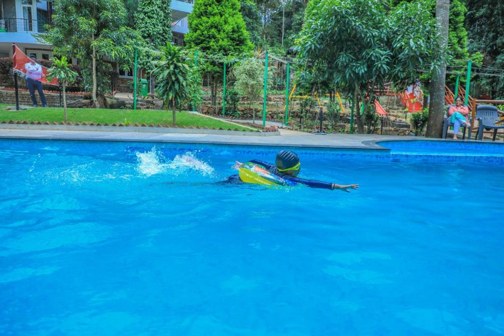 Bazén v ubytování WOW Bison Woods Organic Veg Resort - Yercaud nebo v jeho okolí