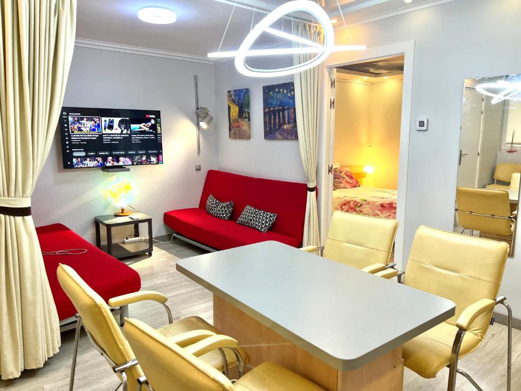 A television and/or entertainment centre at Camp Nou, Europa Fira - modern two-bedroom apartment with heating