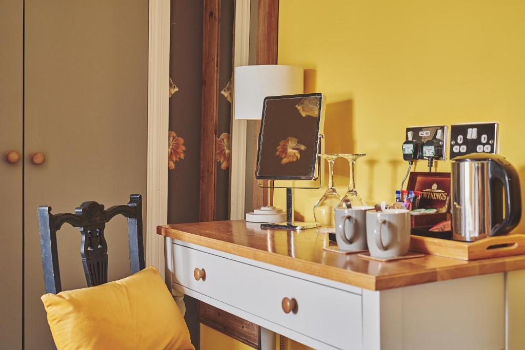 Příslušenství pro přípravu čaje a kávy v ubytování The Lansdowne Guest House