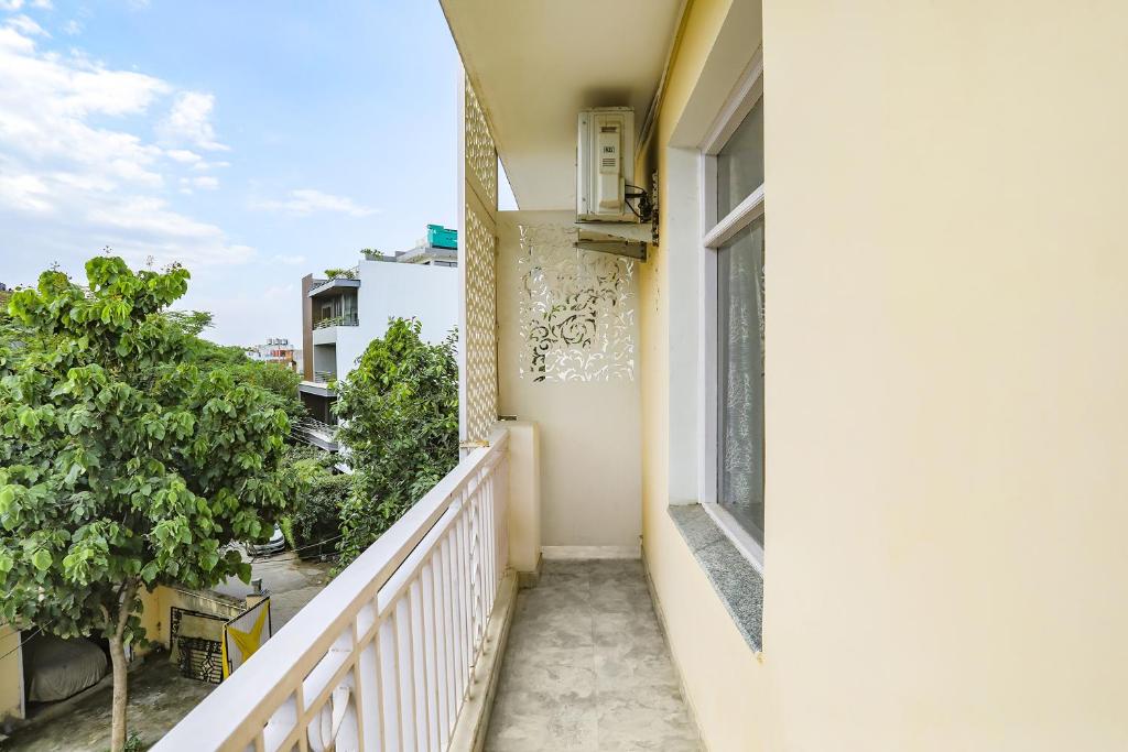 Balkón nebo terasa v ubytování FabHotel Aravali Suites
