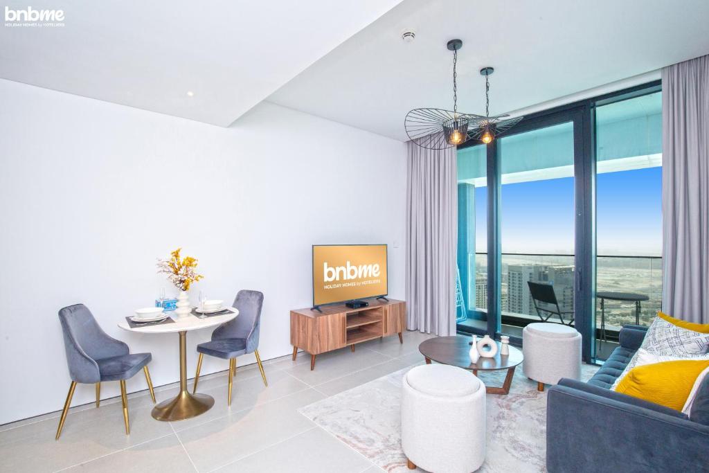 TV a/nebo společenská místnost v ubytování bnbmehomes - Address Beach Resort