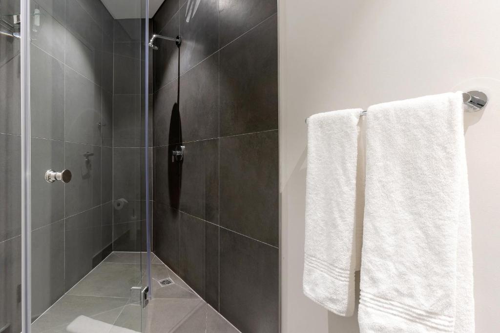 Axis Luxury Apartments by Century City Hotels - Three-Bedroom Apartment