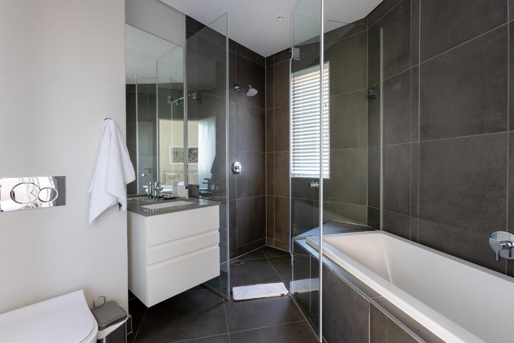 Axis Luxury Apartments by Century City Hotels - 