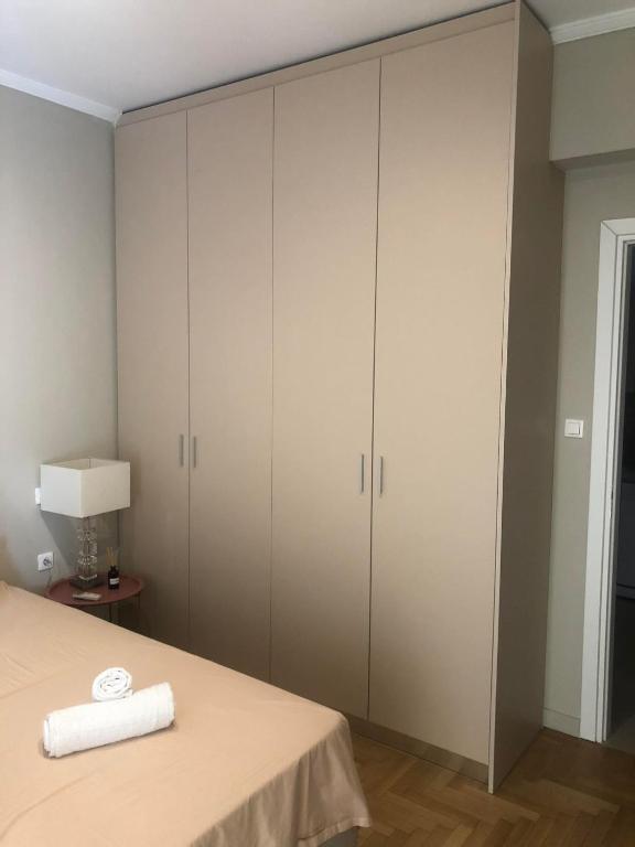 Zdjęcie z galerii obiektu Bright Spacious Modern 3rd flr City Oasis-Sleeps 5 w Atenach