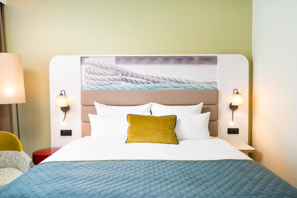 Postel nebo postele na pokoji v ubytování Leonardo Hotel Hamburg Altona