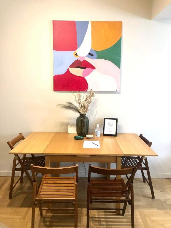 Zdjęcie z galerii obiektu Bright Spacious Modern 3rd flr City Oasis-Sleeps 5 w Atenach