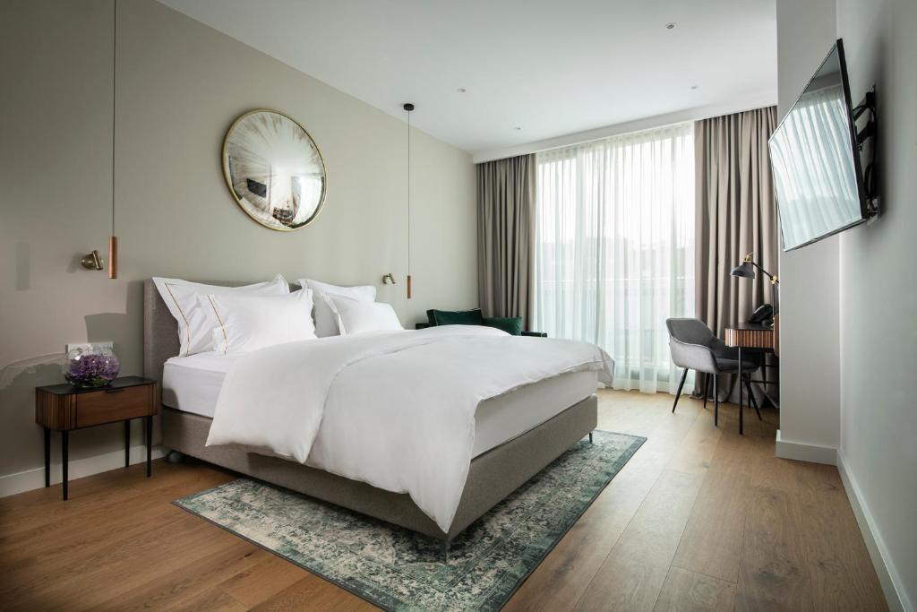 City Hotel Ljubljana - Resim 5