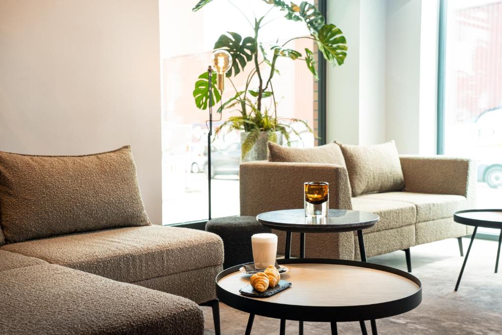 Posezení v ubytování Leonardo Hotel Hamburg Altona