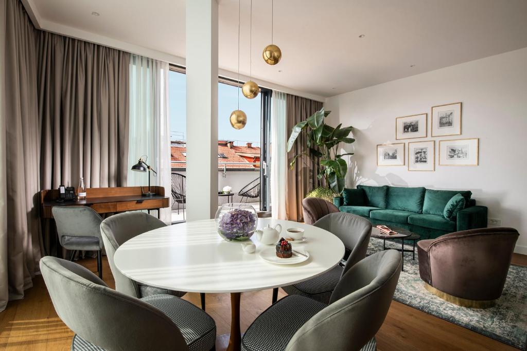 City Hotel Ljubljana - Resim 26