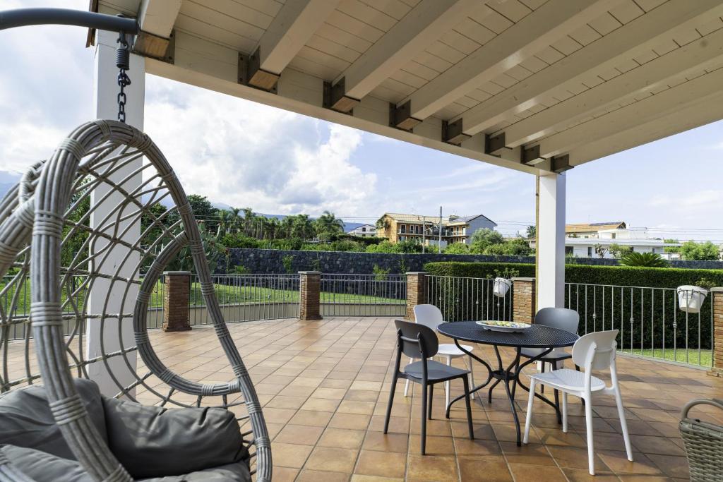A balcony or terrace at Tropical House