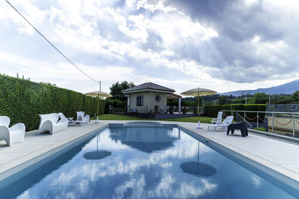 The swimming pool at or close to Tropical House