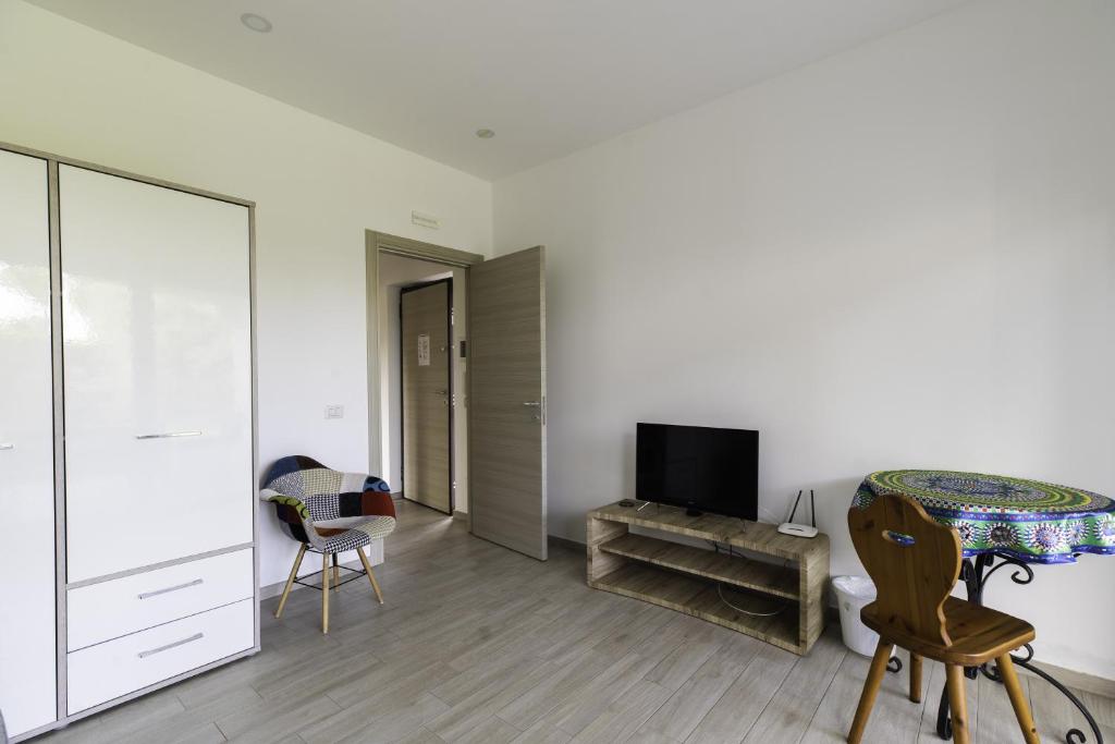 A television and/or entertainment centre at Tropical House