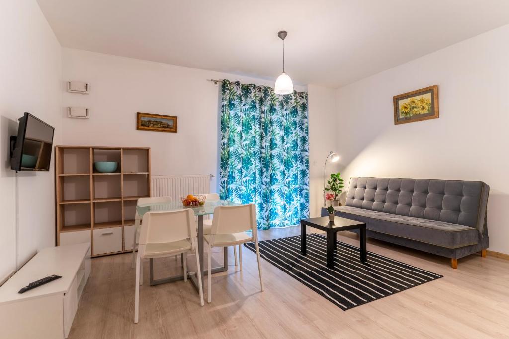 Et sittehjørne på FIRST - Green Żoliborz Apartment 6