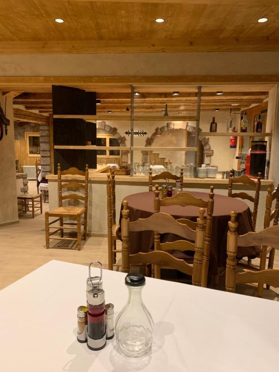 Reštaurácia alebo iné gastronomické zariadenie v ubytovaní Fonda Peremiquel