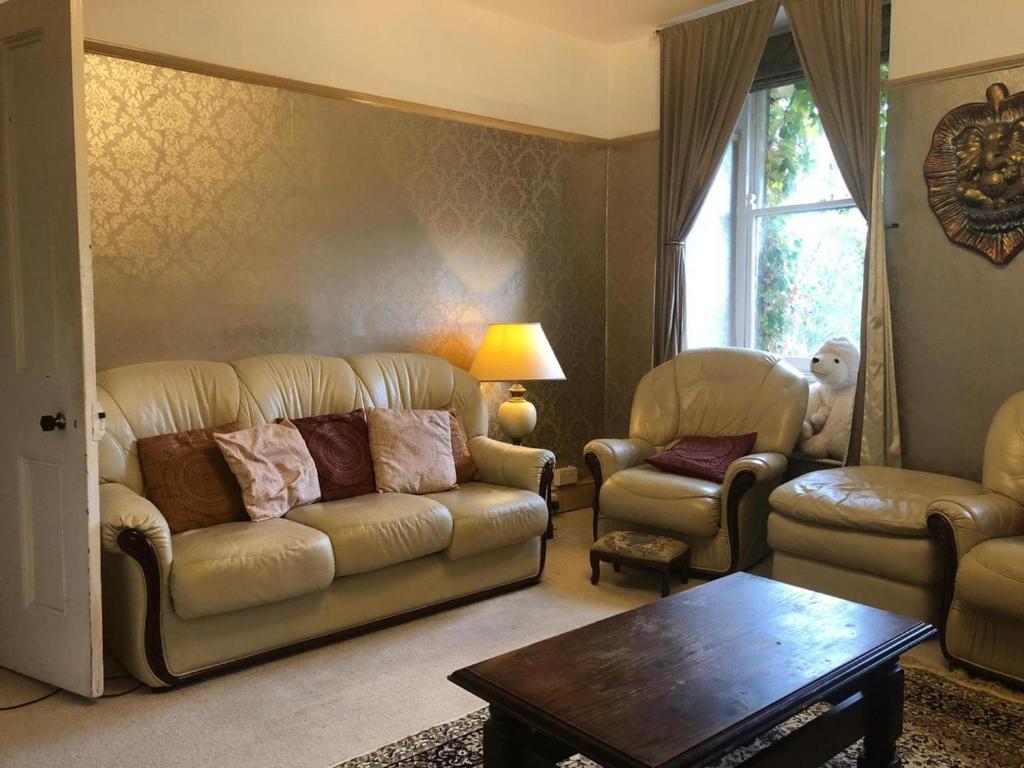 Beautiful 2BD Flat Outstanding views near Bath - Housity