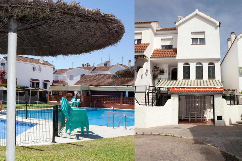 マイレナ・デル・アルハラフェにあるCasa Sevillaのスイミングプールと緑の椅子が備わる家