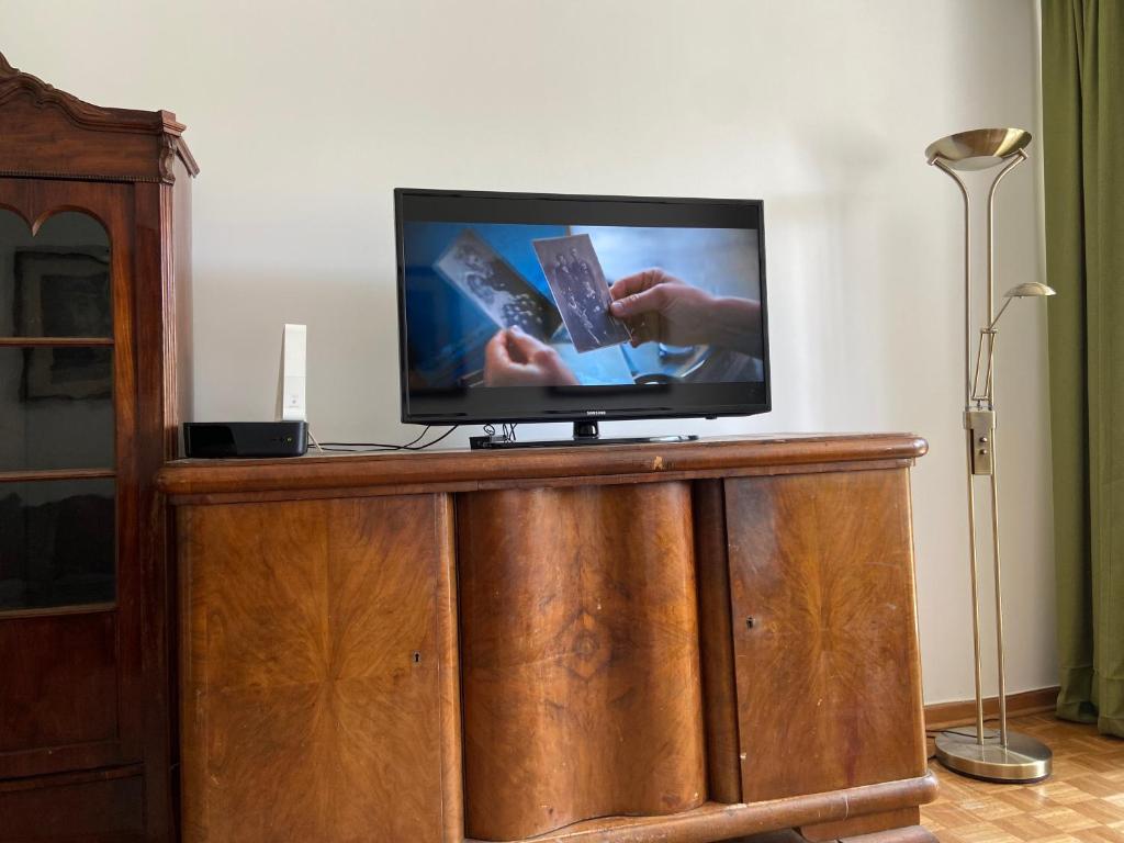 A television and/or entertainment centre at Burgaska 5 XL Size