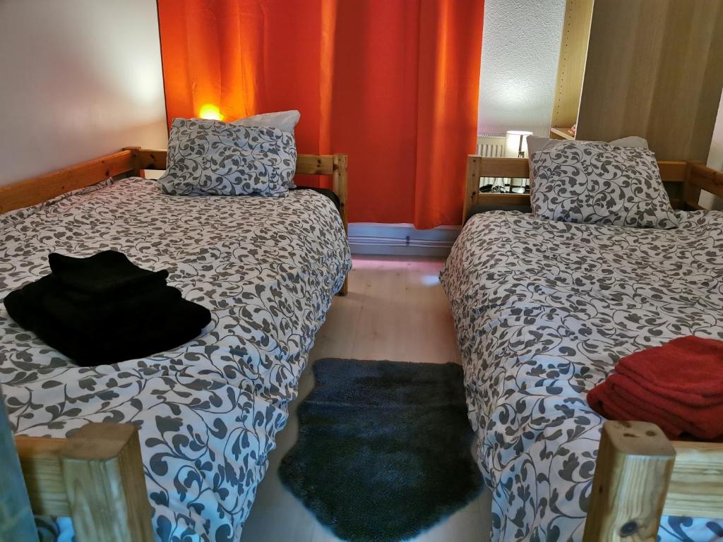 Postel nebo postele na pokoji v ubytování Ostend BackPackers Lodge