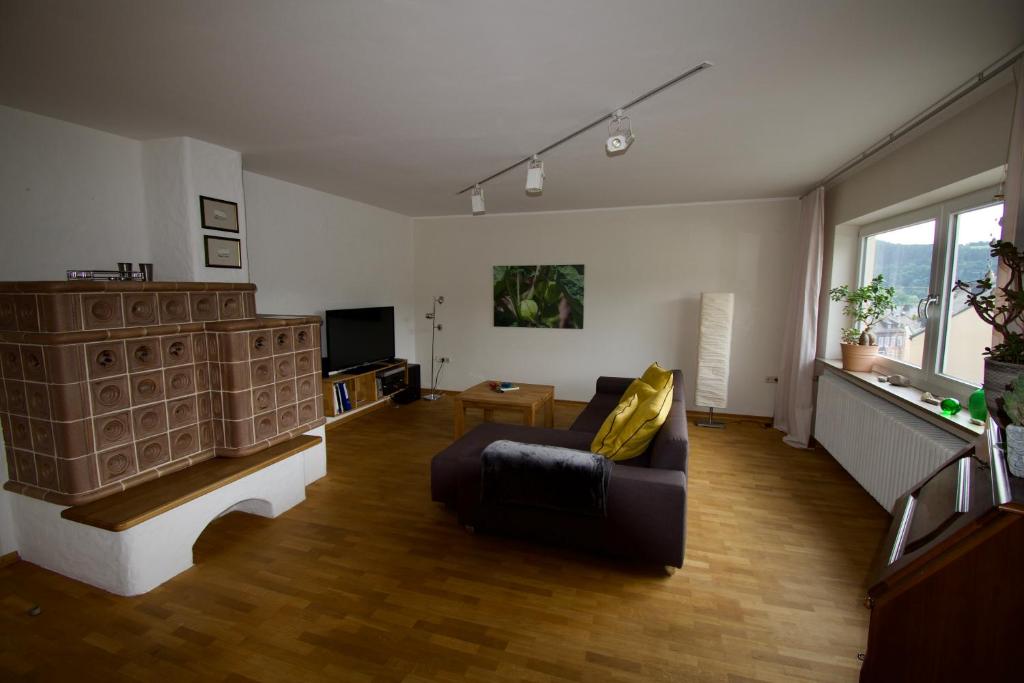 a living room with a couch and a television at Ferienwohnung EifelMittendrin in Waxweiler