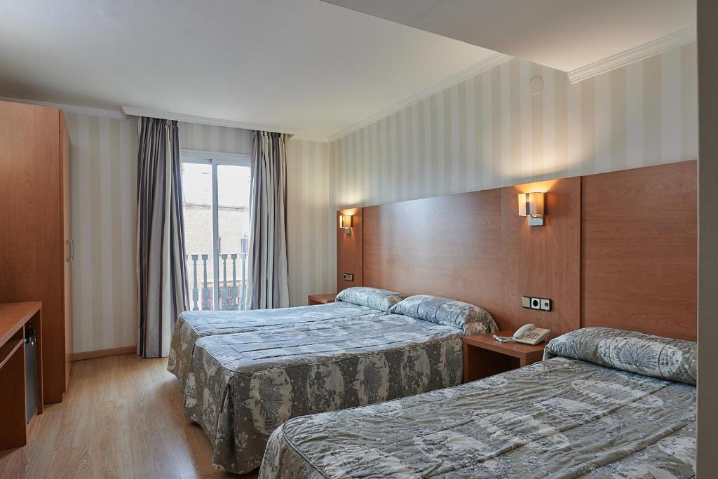 Posteľ alebo postele v izbe v ubytovaní Ramblas Hotel