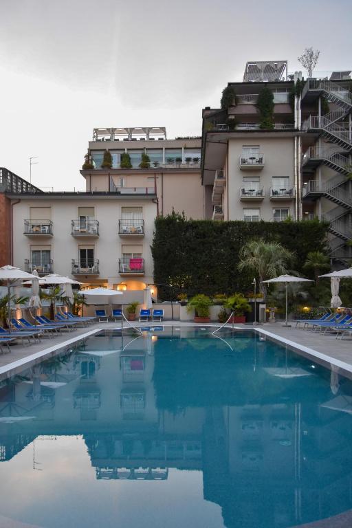 Bazén v ubytování Hotel Astoria nebo v jeho okolí