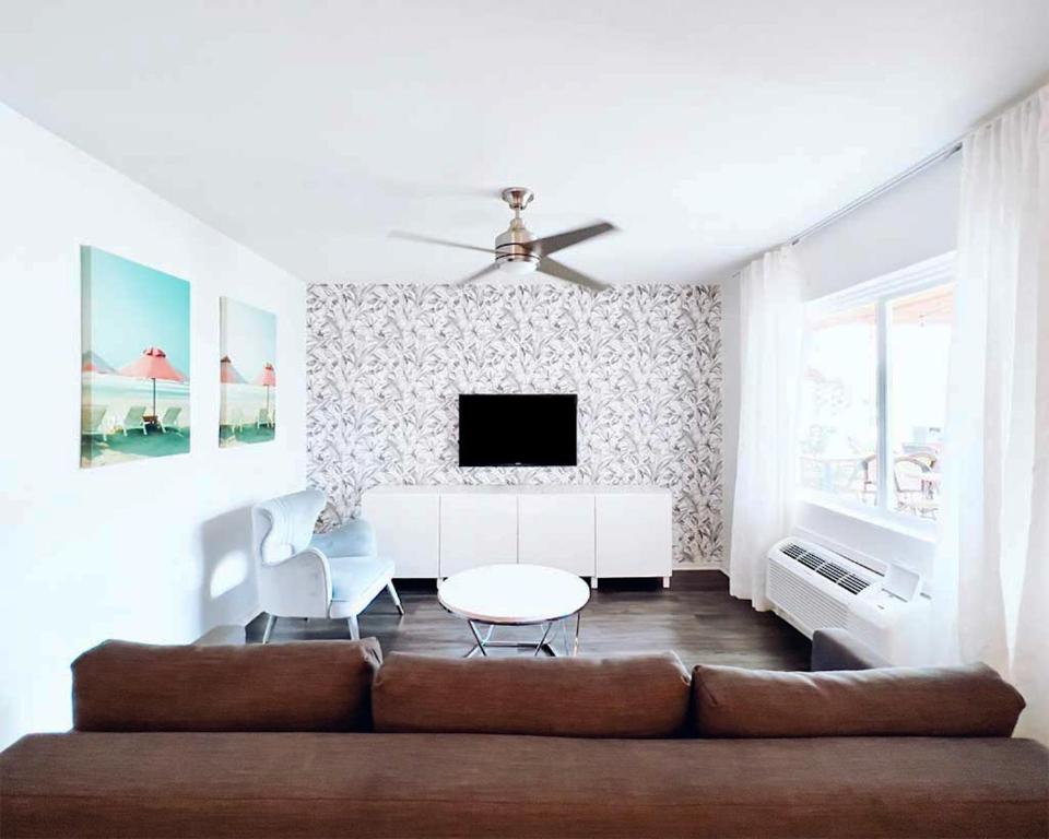 North Beach Hotel - One-Bedroom Suite