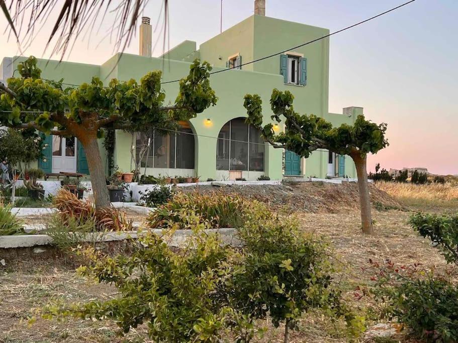 a green house with trees in front of it at Borgo Majoca - Μονοκατοικία σε κυκλαδίτικο νησί in Mési