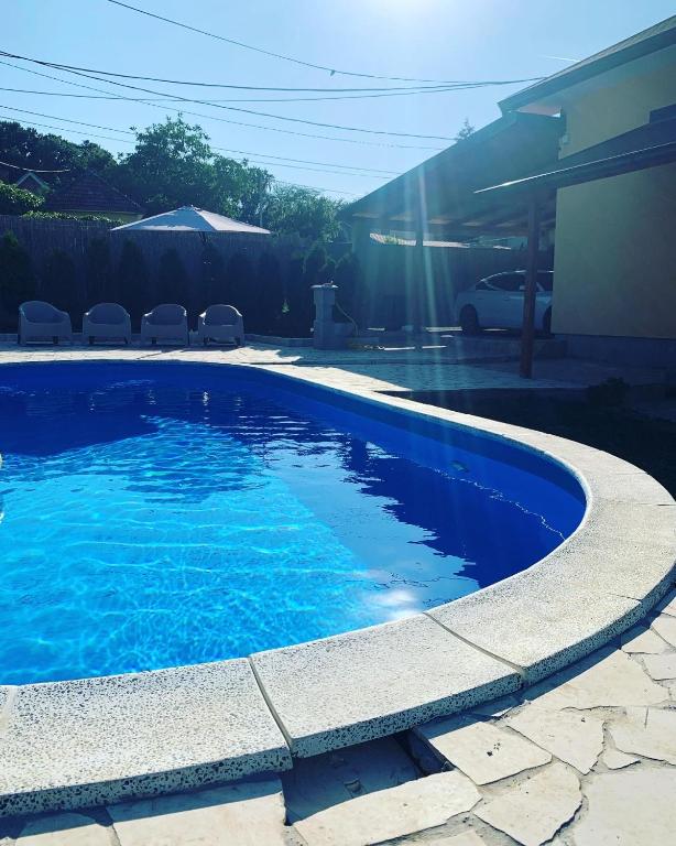 Bazén v ubytování Mika’s Poolhouse nebo v jeho okolí