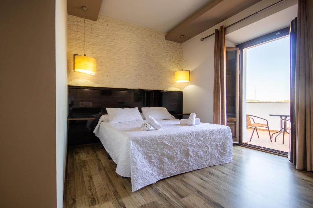 Postel nebo postele na pokoji v ubytování Hotel Villa De Setenil