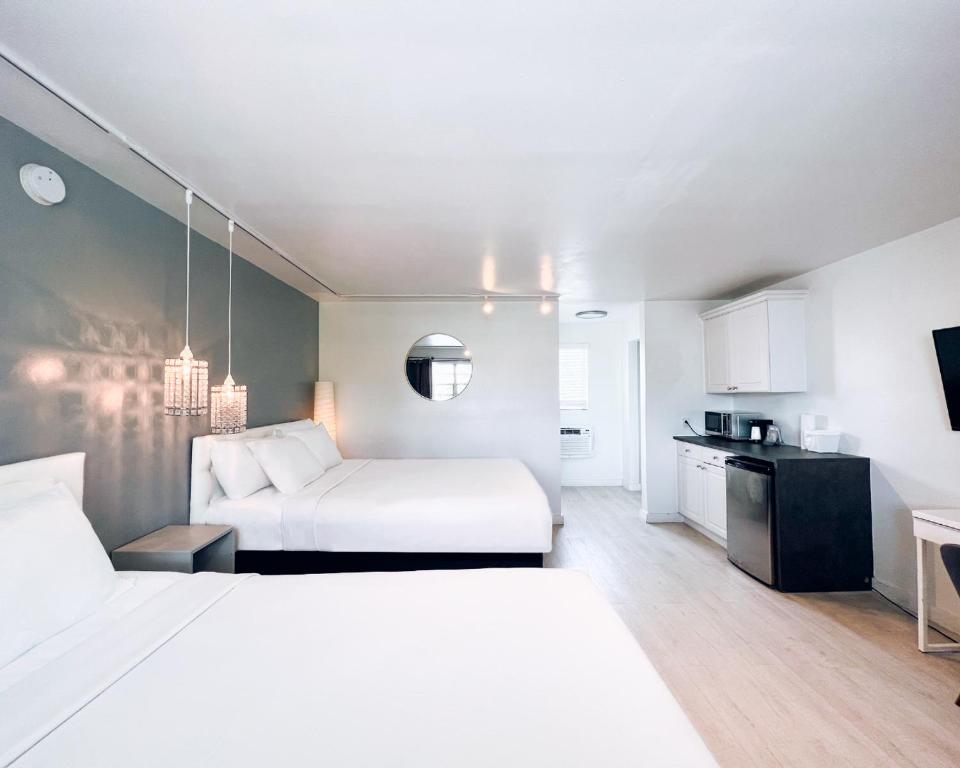 North Beach Hotel - Two Queen Studio