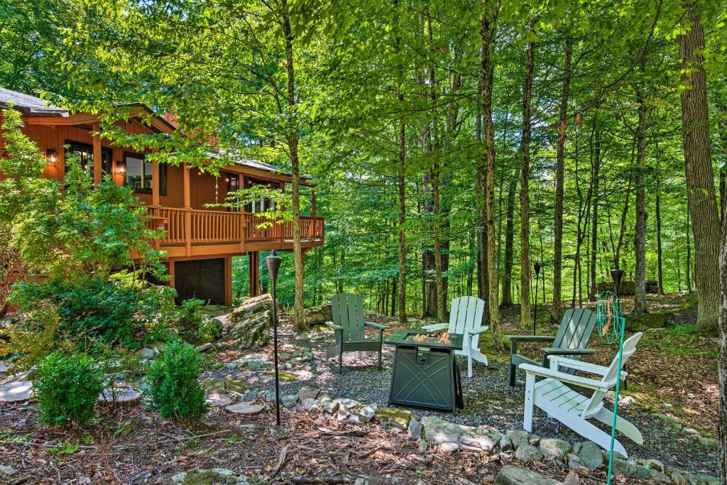 Cozy Lake Ariel Gem with Fire Pit and Resort Amenities, Lake Ariel