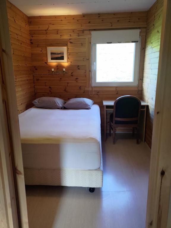 Postel nebo postele na pokoji v ubytování Rauðsdalur