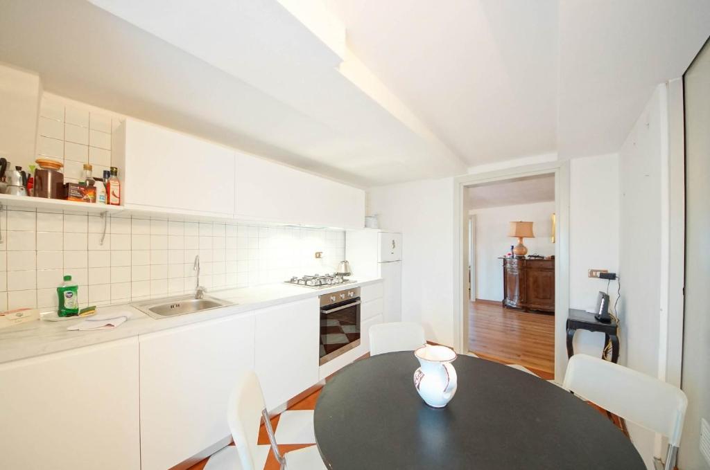 Kuchyňa alebo kuchynka v ubytovaní DolceVita Apartments N 304 Rialto Mercato