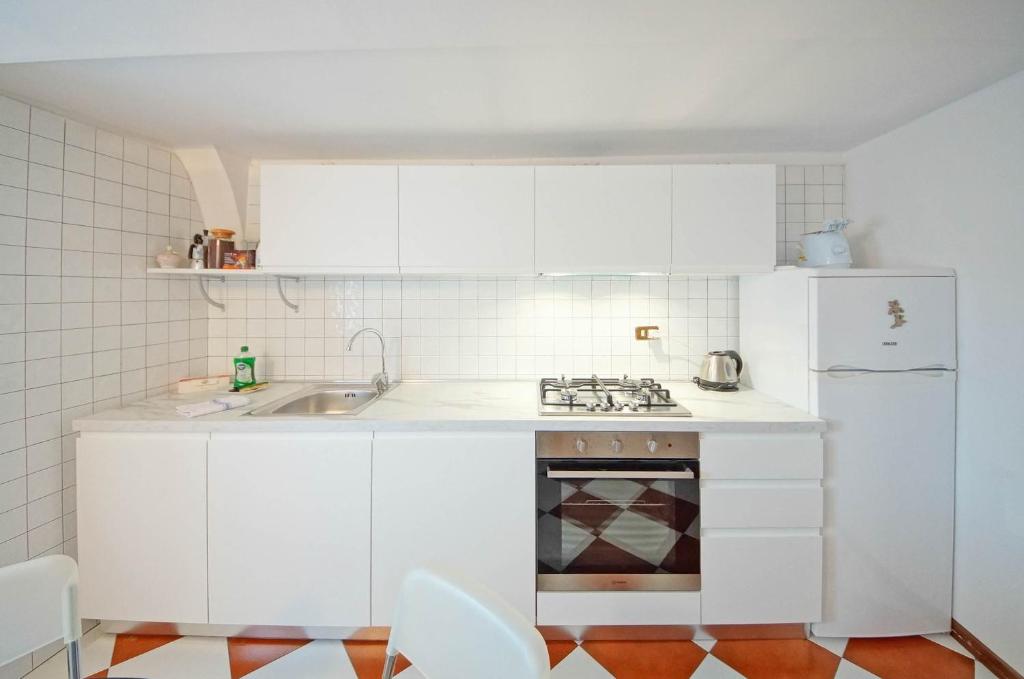 Kuchyňa alebo kuchynka v ubytovaní DolceVita Apartments N 304 Rialto Mercato