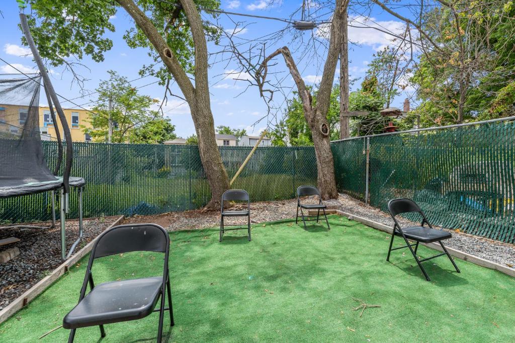 Beautifully Designed & Spacious Apartment in Newark 10mins from EWR Airport, Close to NYC and Beth Israel Hospital photo